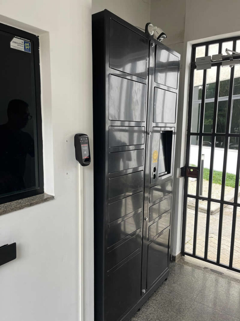 Locker Inteligente com Sistema de Cadastros Faciais Quando a Tecnologia Encontra a Praticidade